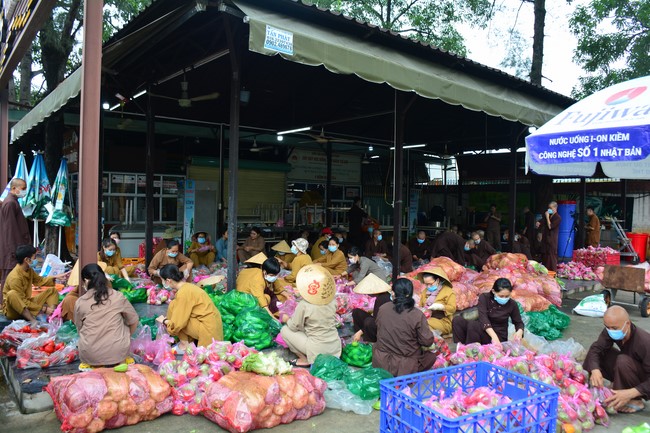 Continuing to support people in need in the Covid-19 pandemic of Hoang Phap Pagoda (series 4)